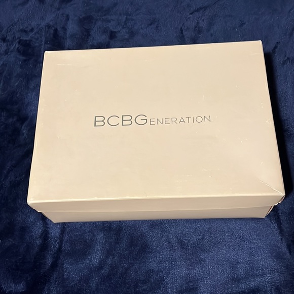 🛑 BCBG Cashew Close Toe Heel - Picture 5 of 5